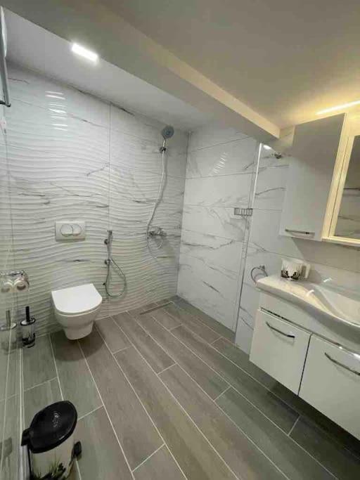 Lovely Apartment In Pogradec City With A Lake View Exterior foto