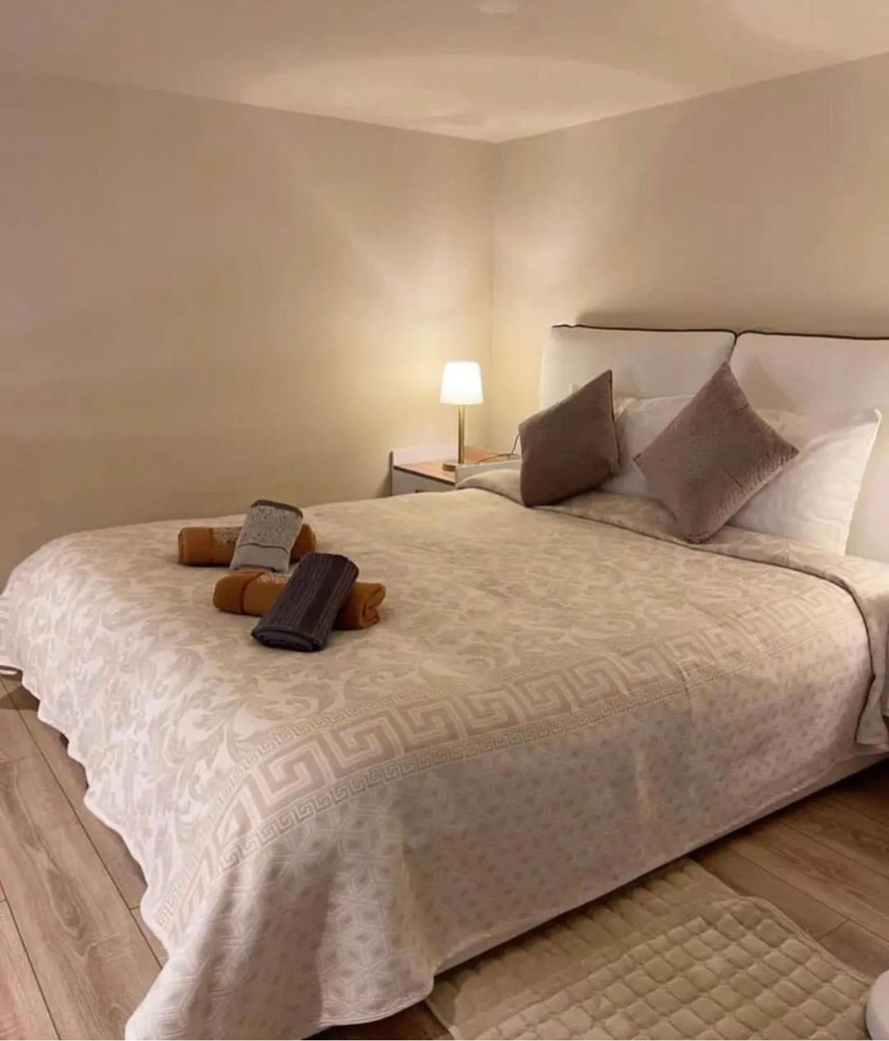 Lovely Apartment In Pogradec City With A Lake View Exterior foto